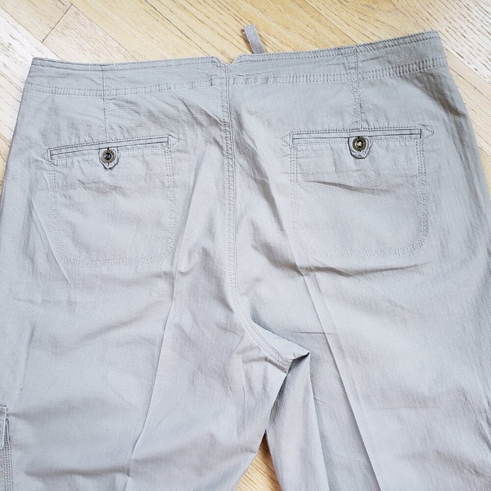 LL Bean Favorite Fit Women's Convertible Straight Leg Cargo Pants, Size: 16 Reg - Picture 7 of 16